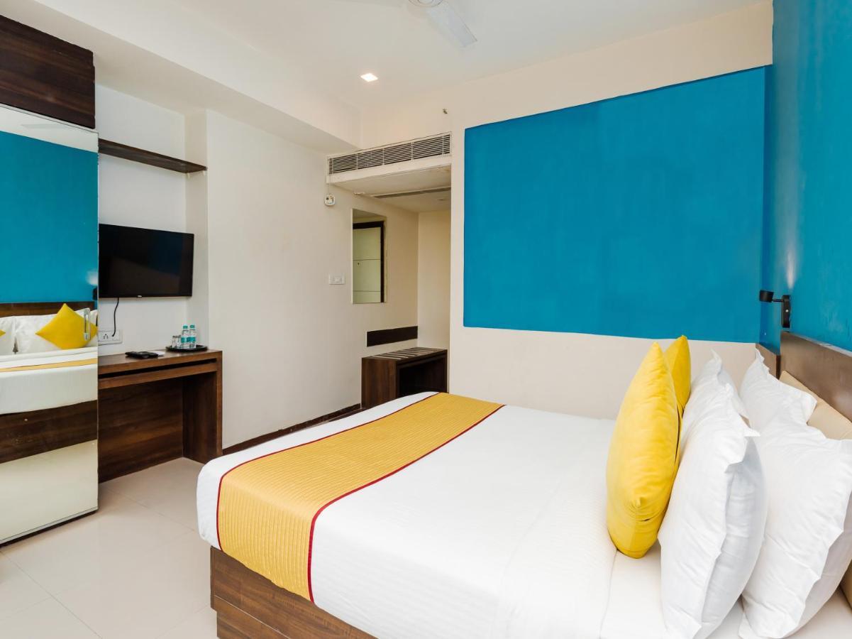 Hotel Aura - Near Malad Link Road Gorai Extérieur photo