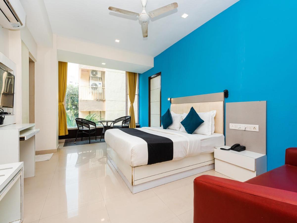 Hotel Aura - Near Malad Link Road Gorai Extérieur photo